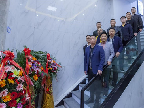 董事長(zhǎng)、總經(jīng)理和項(xiàng)目管理部員工